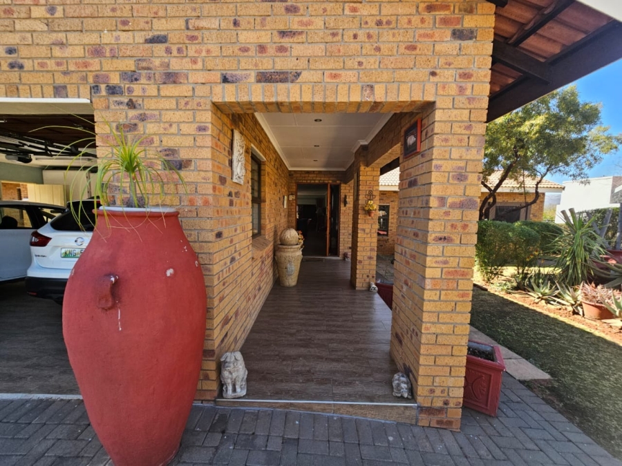 3 Bedroom Property for Sale in Buffelspoort Eco Estate North West